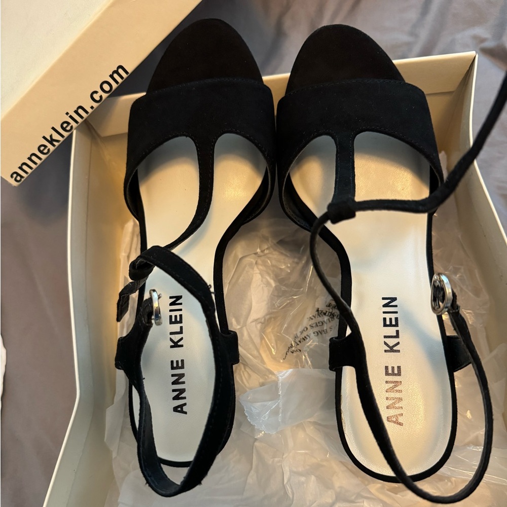 Anne Klein Black Fabric Heels size 9M